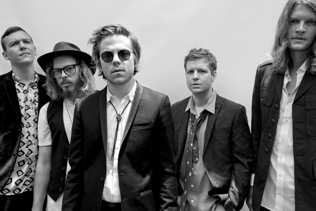 Cage the Elephant: "Come A Little Closer"