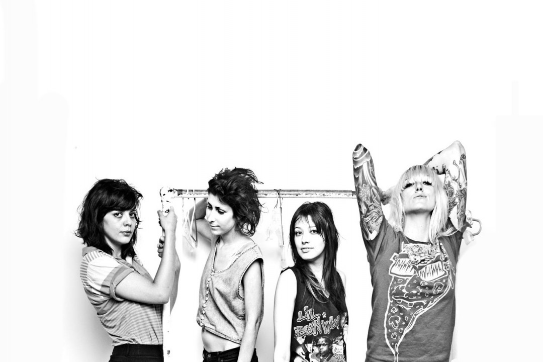 The Coathangers: "Derek's Song"