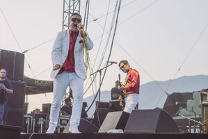 Spike Slawson of Me First/Uke-Hunt/The Re-Volts Live At It's Not Dead Fest 2