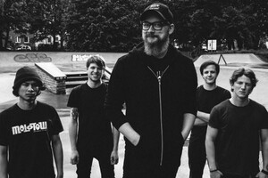 North Alone: "Extralarge"