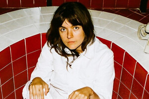 Courtney Barnett and Kurt Vile featured on 'What's In My Bag?'