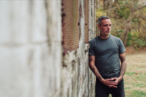 Nathan Gray: "Never Alone"