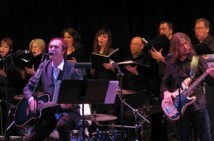 Ray Davies leads Kinks choral renditions