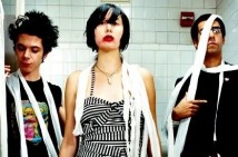 Yeah Yeah Yeahs: "Skeletons"