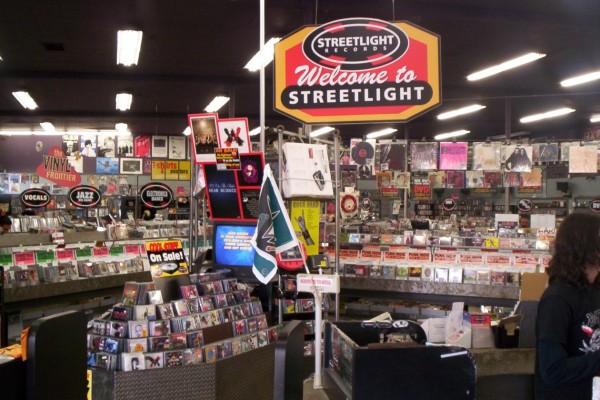 Vinyl sales brought in more money than "free" streams in 2015