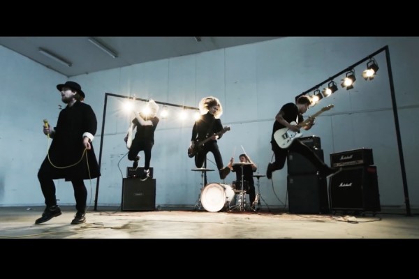 Ignore the Elephant: "Bruises" (Punknews Exclusive)