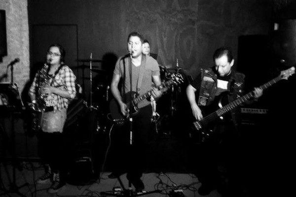 Souvenir AtÃ³mico release debut LP