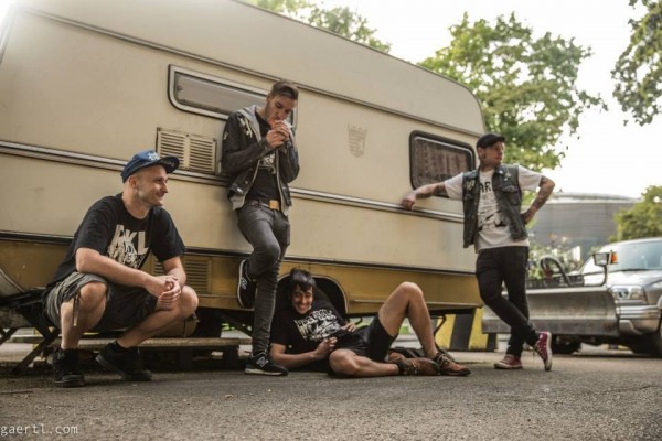 Straightline: "Not Afraid"