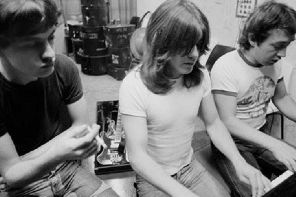George Young (Easybeats, AC/DC) passes away