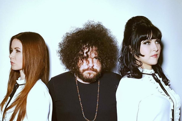 Listen to the new song by Midnight Larks!