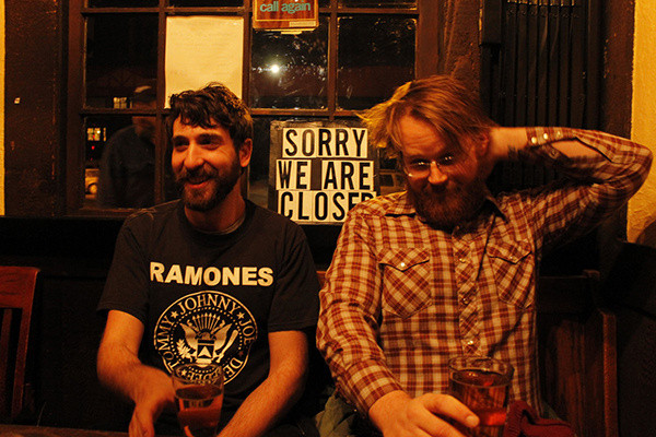 Dead Bars and Red Car Burns announce 7-inch split