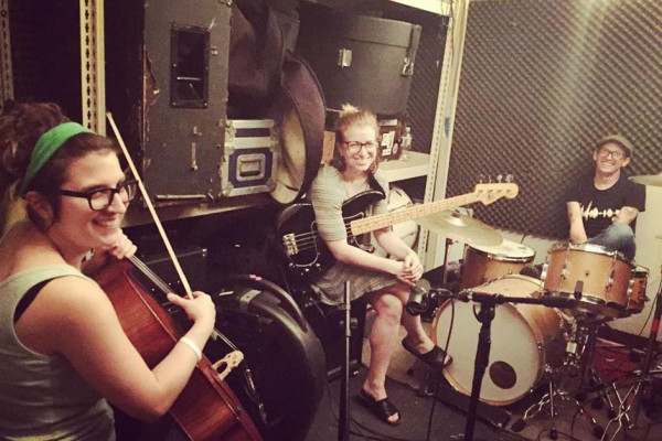 Early Riser demoing new album