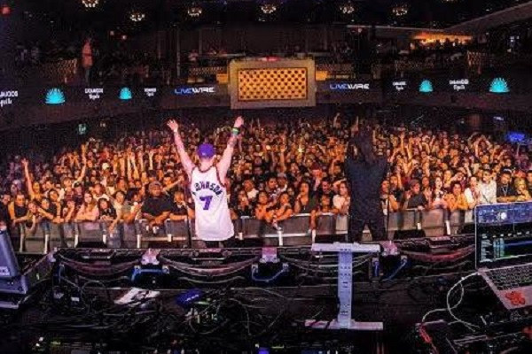 Listen to the new album by Dropout Kings