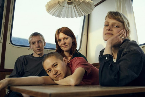 Watch the new video by Felines!