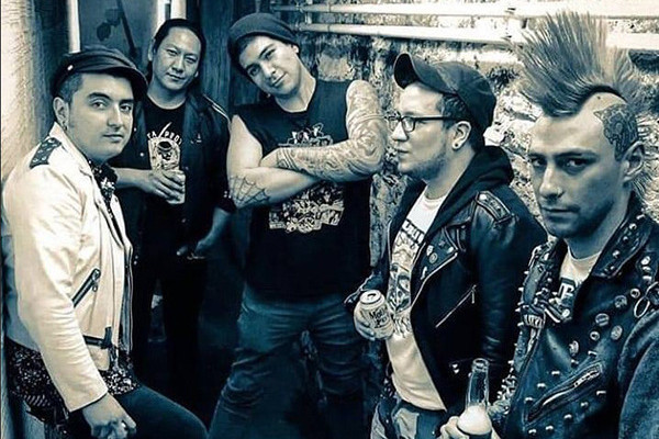 Sewer Skrewer stream new album "The Singles"