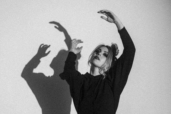 Mandolynne releases "Hands"