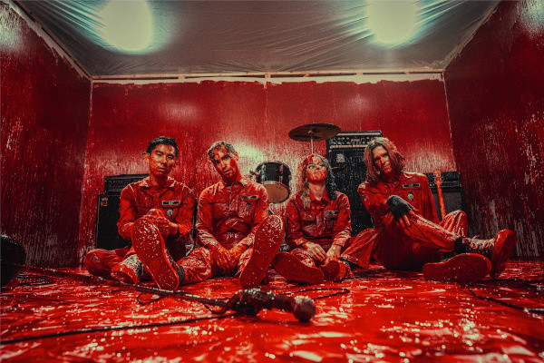 Save Face release "Glitter" video