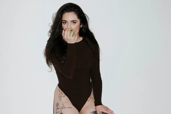 Georgia Maq releases "Joe Rogan" video