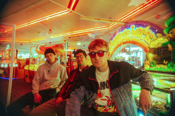 Reminders release "If You Want It (Don't Let Me Down)" video