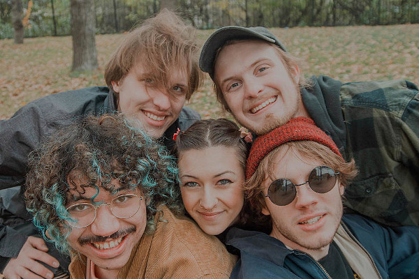 Hey, ily! announce new album, release song