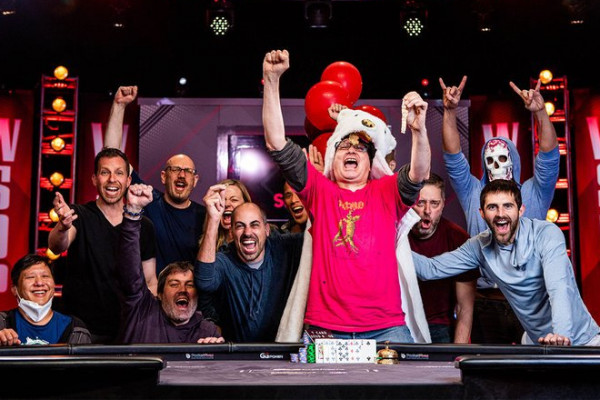 Steve Albini wins second World Series of Poker bracelet