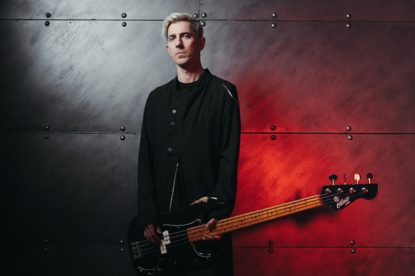 Stu Brooks: "Frontline (feat. Angelo Moore of Fishbone)"