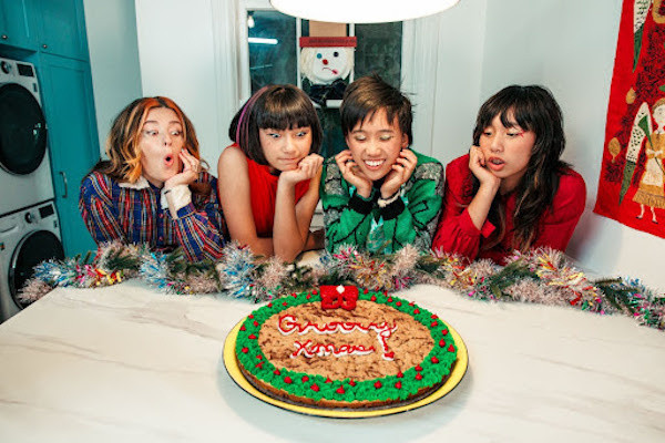 The Linda Lindas: "Groovy Xmas"