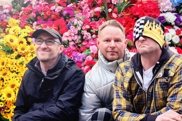 Watch the new video by The Dead Betties!