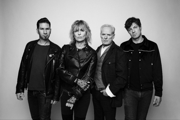 Pretenders perform "Tattooed Love Boys" with Johnny Marr and Dave Grohl