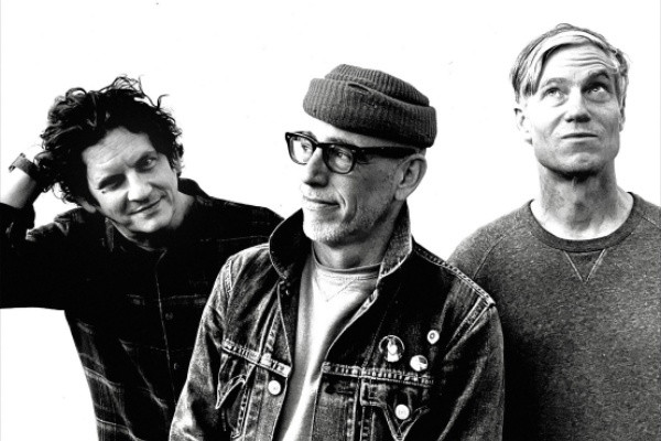 Listen to a new track by the Mistons!