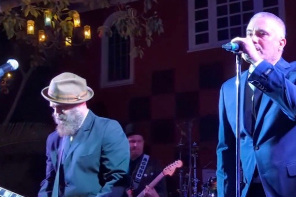 Tim Armstrong and Jesse Michaels perform “Take Warning” at Terry Hall tribute show