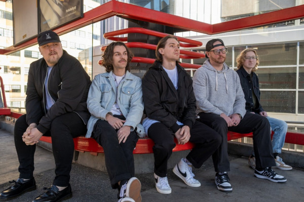 Old Neon: "Keep Your Misery"