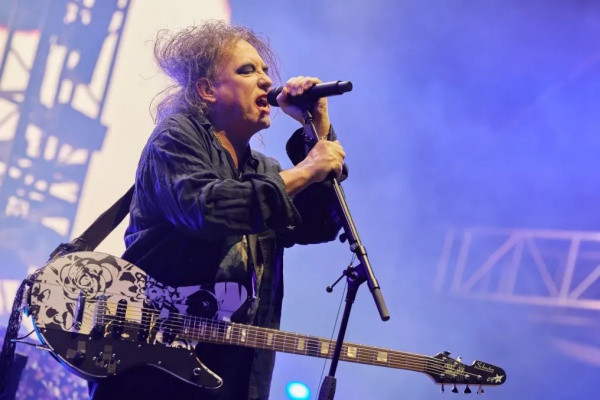 The Cure surprise-release 'A Fragile Thing' EP