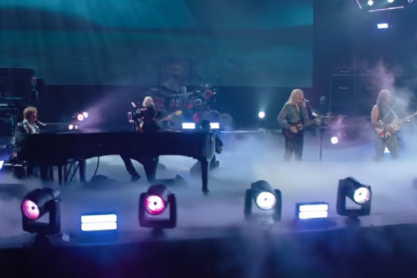 Spinal Tap perform "Stonehenge" with Elton John