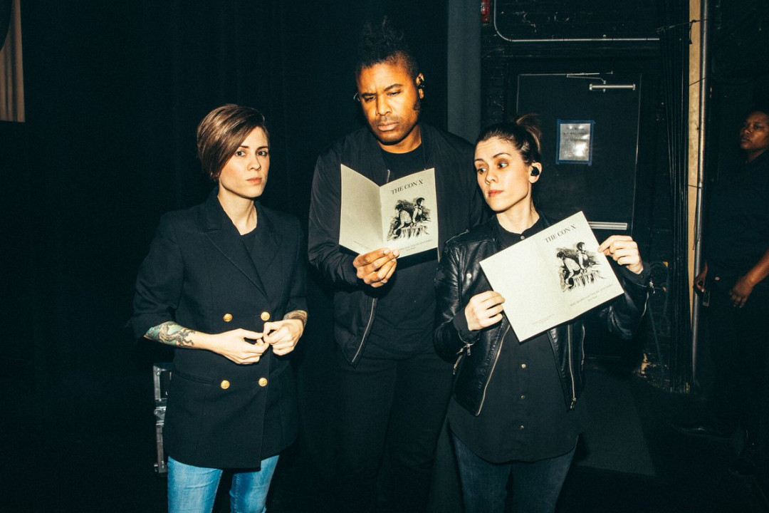 Audience steps in for Tegan at Tegan and Sara show