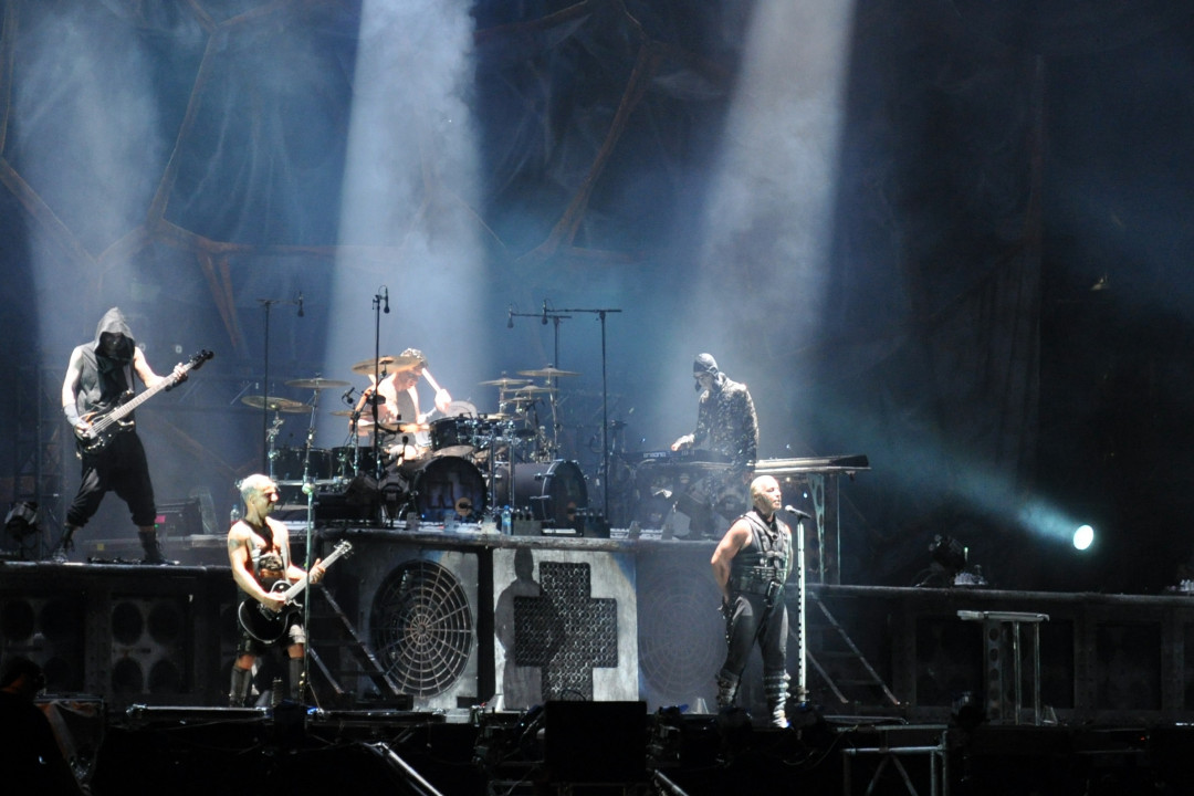 Rammstein members kiss on stage, violate Russia anti-LGBTA laws