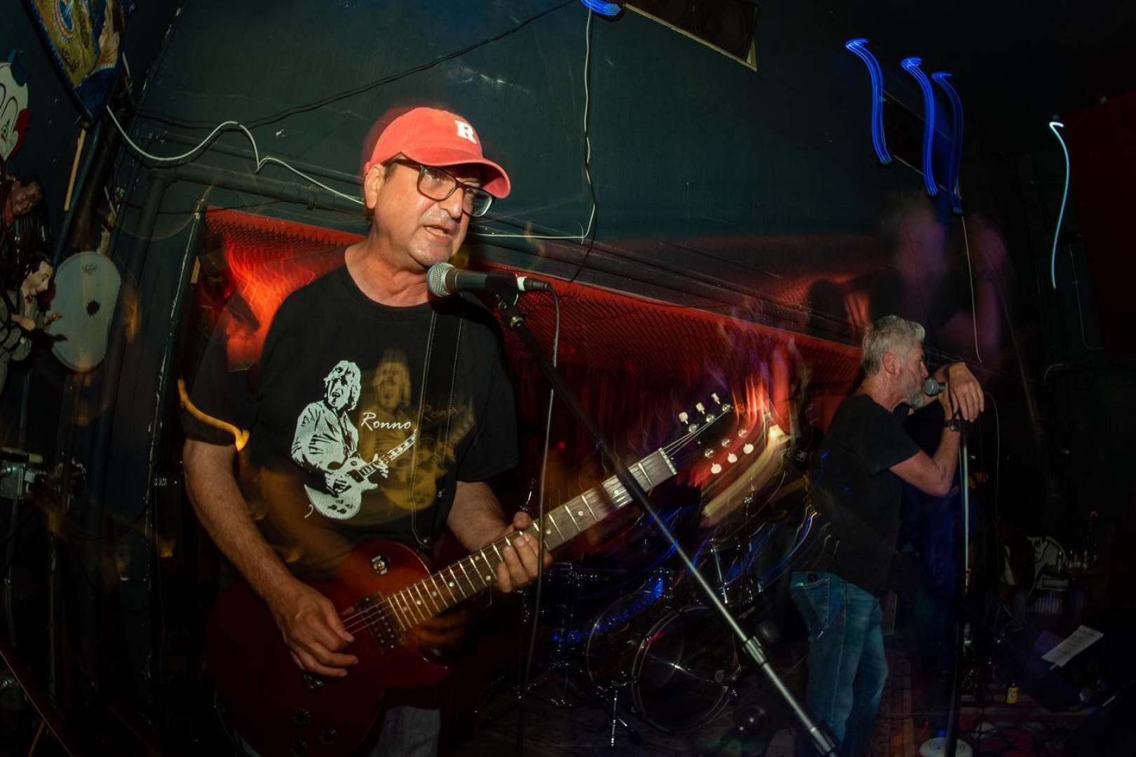Dez Cadena forms new band, DONDO
